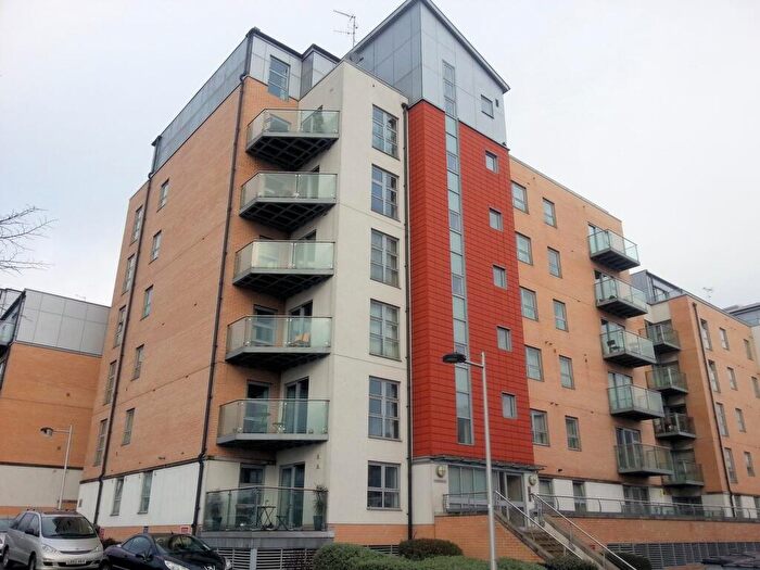 1 Bedroom Flat To Rent In Lyndon House, Queen Mary Avenue, South Woodford, E18