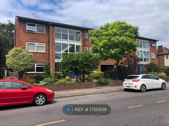 2 Bedroom Flat To Rent In Berkeley Lodge, New Malden, KT3