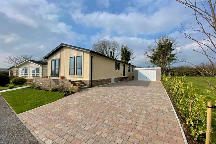 2 Bedroom Park Home For Sale In Stockbridge, SO20