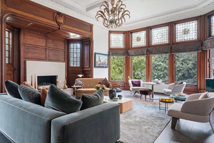 4 Bedroom Apartment For Sale In Arkwright Road, Hampstead, NW3