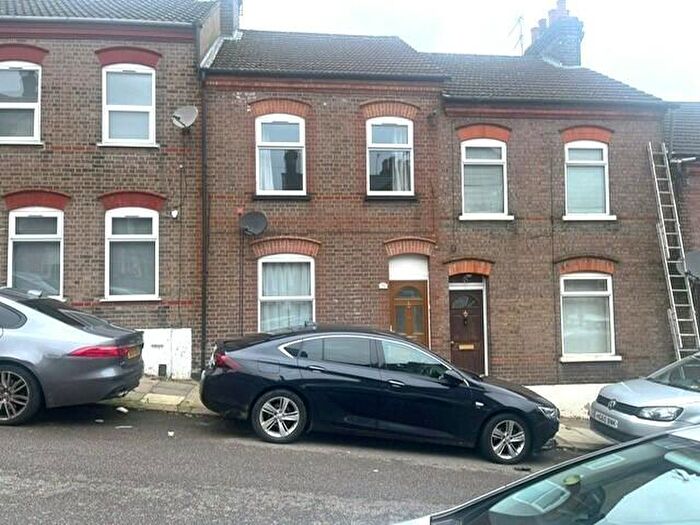 3 Bedroom Terraced House To Rent In Tennyson Road, Luton, Bedfordshire, LU1