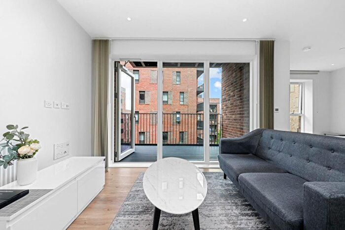 Studio To Rent In Blenheim Mansions, Alexandra Gate, London, N8