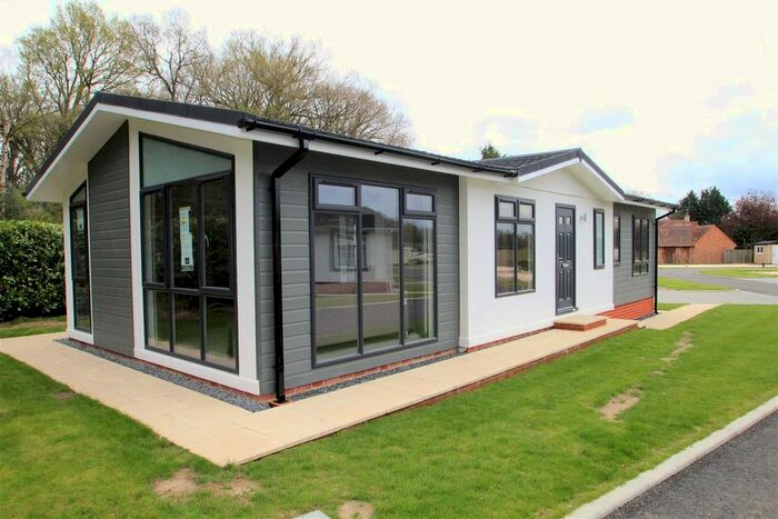 2 Bedroom Property For Sale In Orchard Bungalows, Crowpiece Lane, Farnham Royal, Slough, SL2