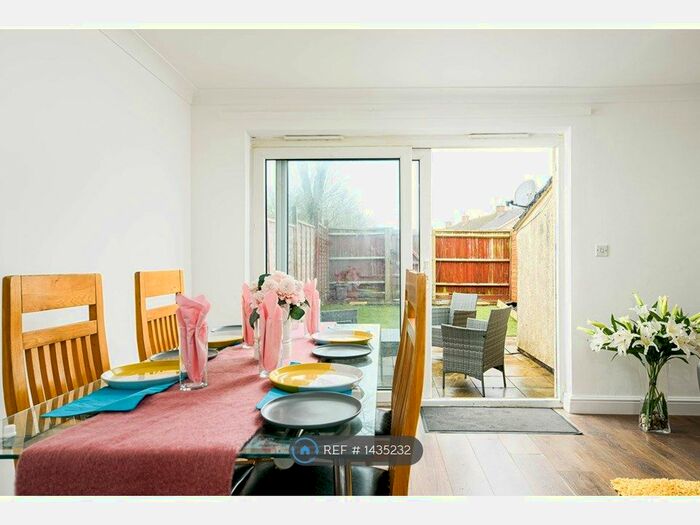 3 Bedroom Terraced House To Rent In Pinkhams Twist, Bristol, BS14