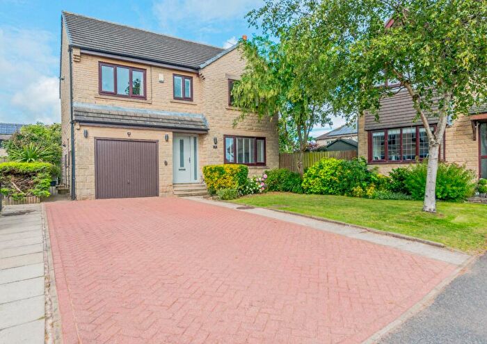 4 Bedroom Detached House For Sale In Holt Gardens, Idle, Bradford, BD10