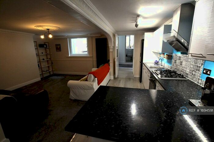 2 Bedroom Flat To Rent In Auckland Road East, Southsea, PO5