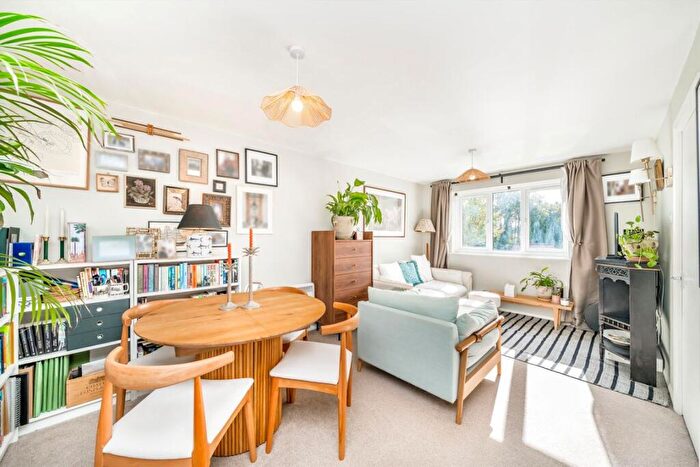 1 Bedroom Flat For Sale In Bernard Ashley Drive, Charlton, SE7