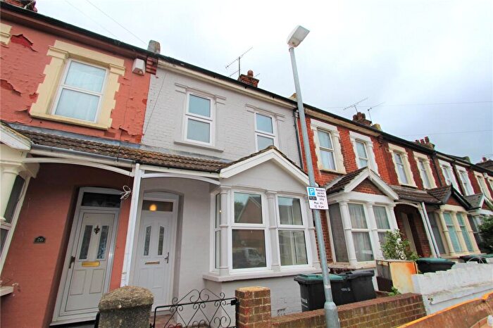 3 Bedroom Terraced House To Rent In Russell Road, Gravesend, Kent, DA12