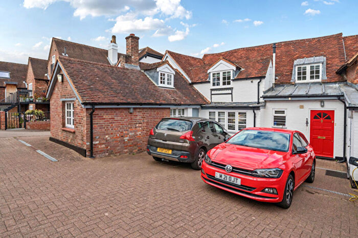 3 Bedroom Flat For Sale In High Street, Great Missenden, HP16