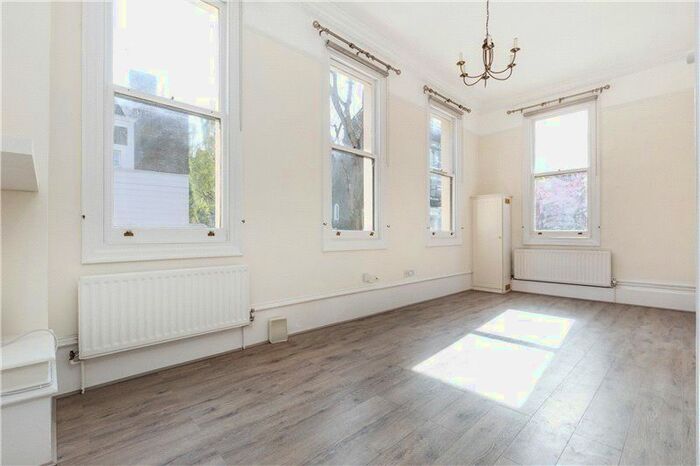 2 Bedroom Flat To Rent In Earls Court Square, Earls Court, London, SW5