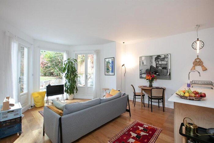 1 Bedroom Flat For Sale In Grove Park, Camberwell, SE5