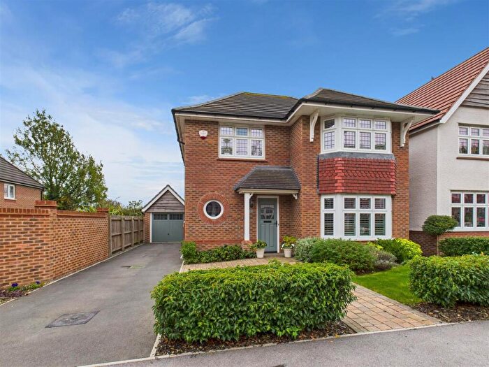 3 Bedroom Detached House For Sale In West Wold, Swanland, HU14