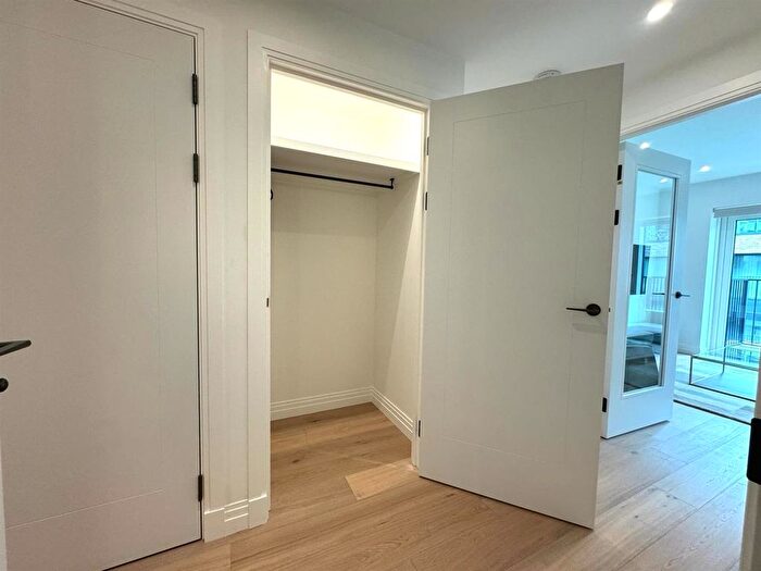 1 Bedroom Flat To Rent In Lockgate Road, London, SW6