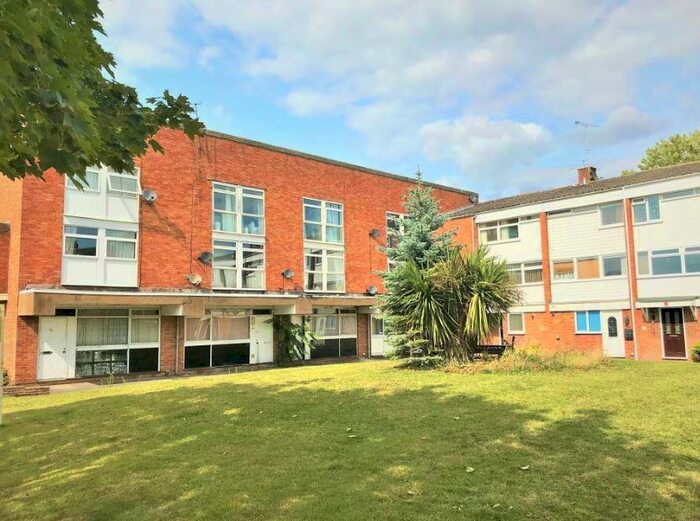 Apartment To Rent In Colleton Drive, Twyford, RG10