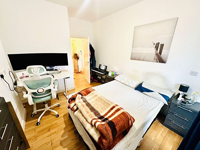 1 Bedroom Flat For Sale In Crownage Court, Sunbury-On-Thames, TW16