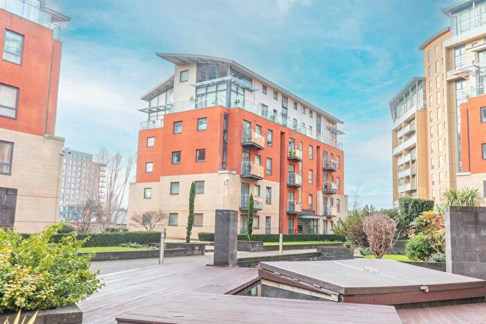 1 Bedroom Flat For Sale In Bonaire, Gotts Road, Leeds, LS12