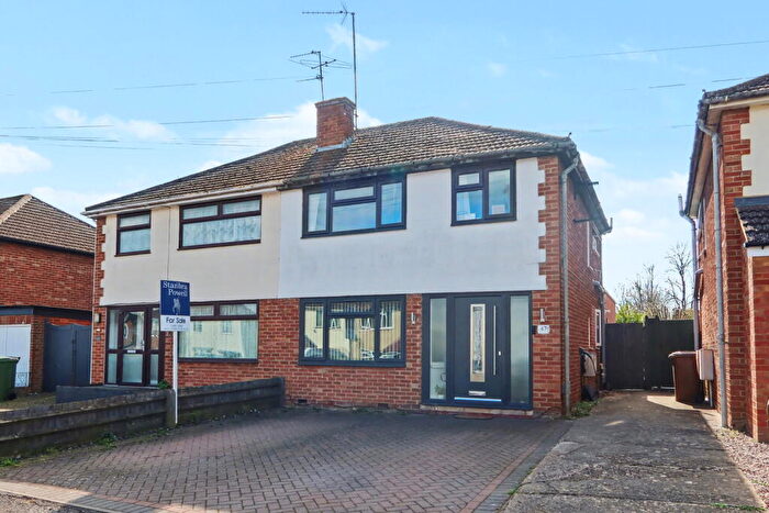 3 Bedroom Semi Detached House For Sale In Neithrop Avenue, Banbury, OX16