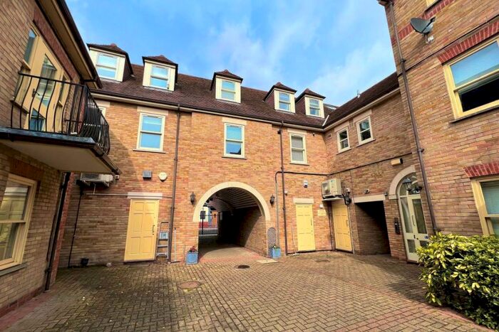 1 Bedroom Apartment To Rent In Moulsham Street, Chelmsford, CM2