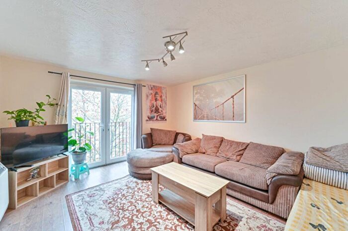 2 Bedroom Flat For Sale In Tideside Court, Woolwich, London, SE18