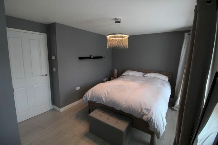 3 Bedroom Semi-Detached House For Sale In Viscount Street, Fitzwilliam, Pontefract, WF9
