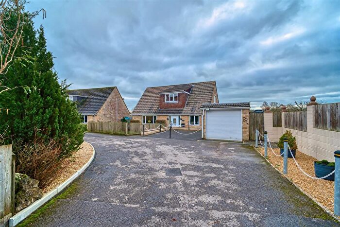 4 Bedroom Chalet For Sale In Cross Roads, Bourton, SP8