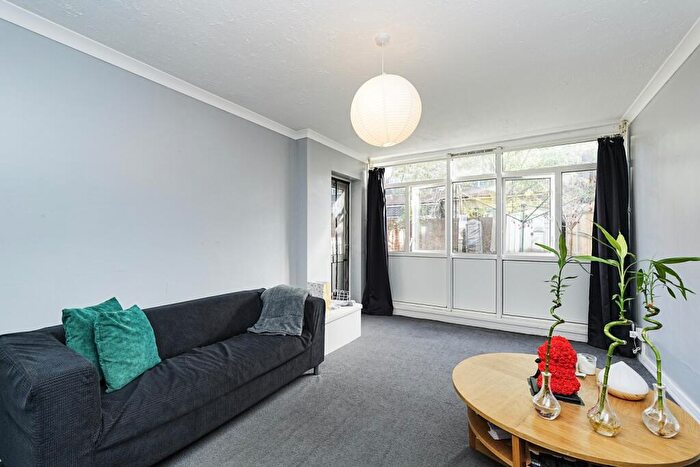 1 Bedroom Flat To Rent In Gavestone Road London, SE12