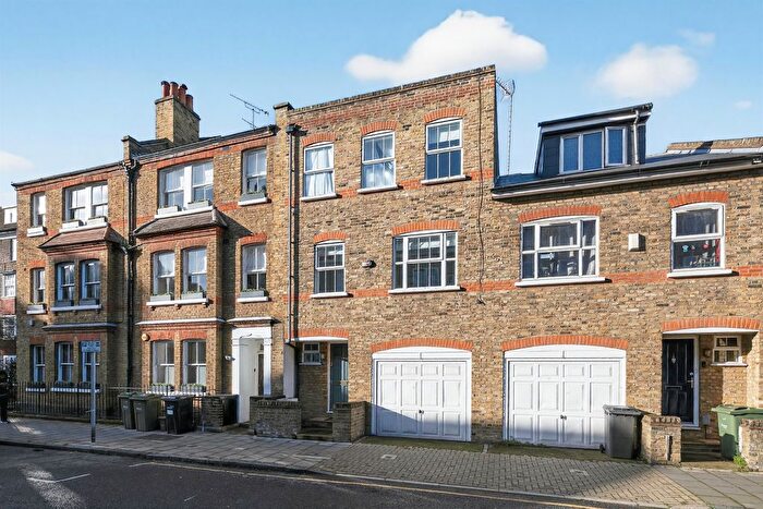 3 Bedroom Terraced House For Sale In Newburn Street, London, SE11