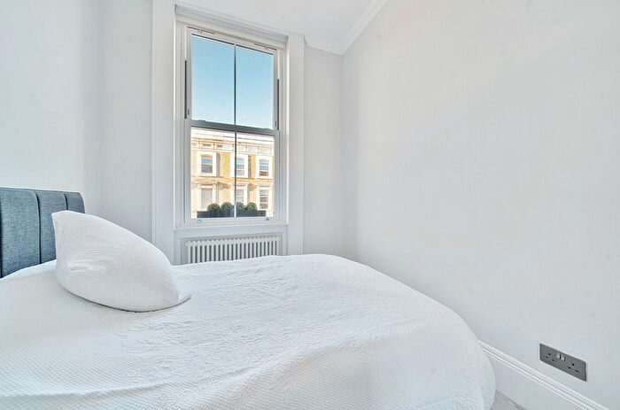 2 Bedroom Flat For Sale In Finborough Road, London, SW10