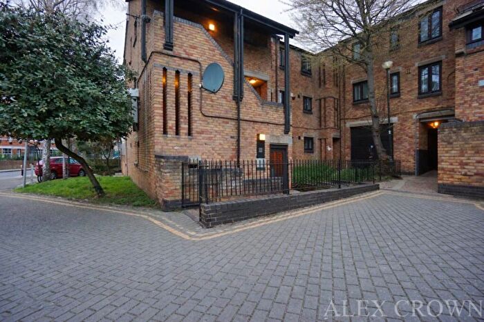 1 Bedroom Flat To Rent In Barnfield Close, Crouch Hill, N4