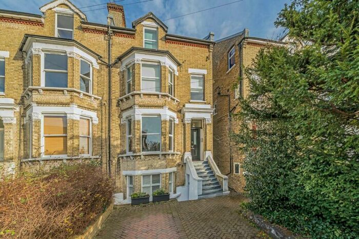 3 Bedroom Flat For Sale In King Charles Road, Surbiton, KT5