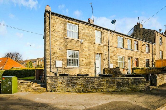 2 Bedroom End Of Terrace House To Rent In Wiggan Lane, Huddersfield, West Yorkshire, HD2