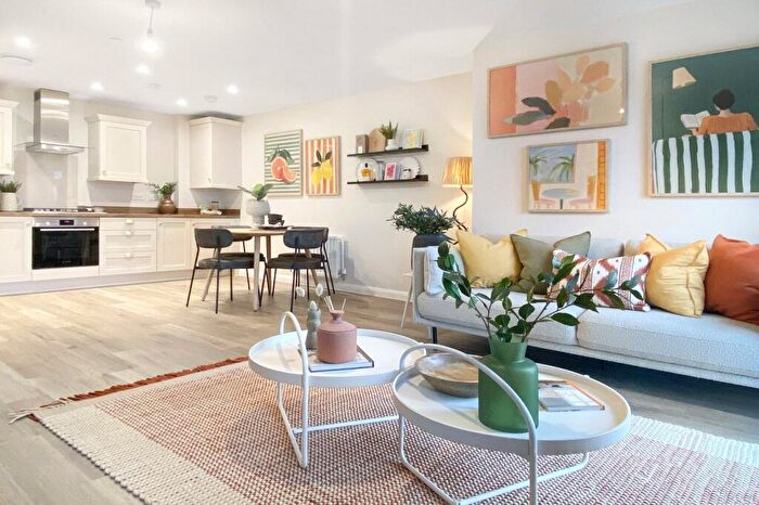 2 Bedroom Apartment For Sale In Alphington, Exeter, Devon, EX2