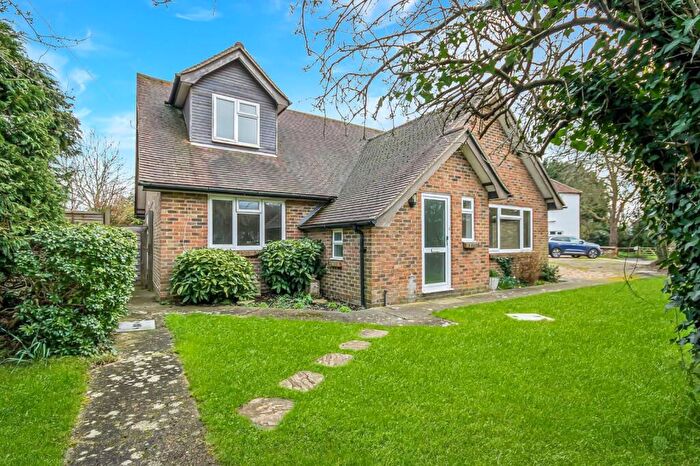 3 Bedroom Detached Bungalow To Rent In Bedroom Detached Bungalow In Chichester, PO20