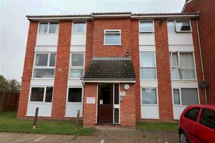 2 Bedroom Flat To Rent In Raeburn Court, Rembrandt Grove, Chelmsford, Essex CM1