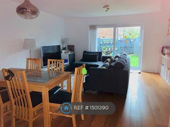 3 Bedroom Terraced House To Rent In Woodgate Drive, London, SW16