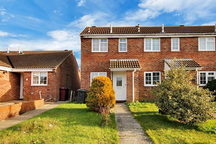 2 Bedroom End Of Terrace House To Rent In Bedroom End Terrace House In Chichester, PO19