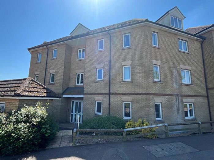 2 Bedroom Flat For Sale In Clarendon Way, Colchester, CO1