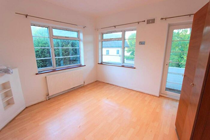 2 Bedroom Flat To Rent In Nether Street, London, N12