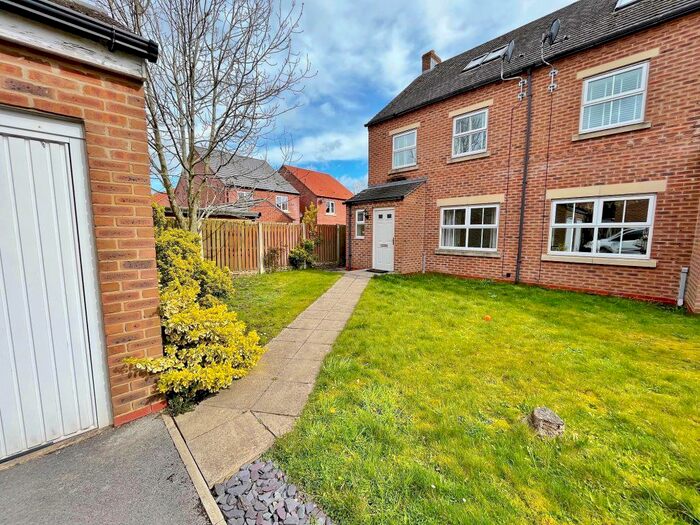 4 Bedroom Semi-Detached House To Rent In The Laurels, Barlby, Selby, YO8