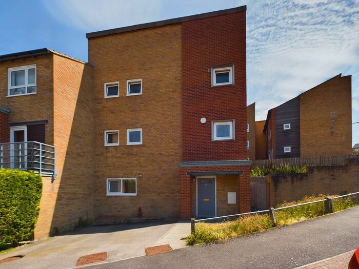 4 Bedroom Town House To Rent In Park Grange Mount, Sheffield, S2