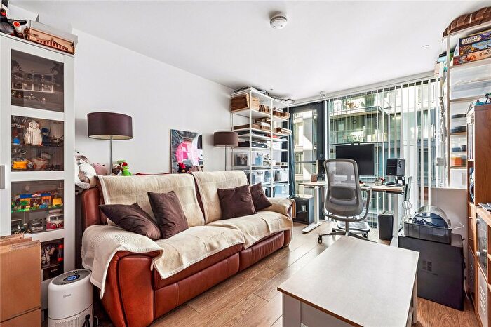 2 Bedroom Flat For Sale In Kingfisher Heights, Waterside Way, London, N17