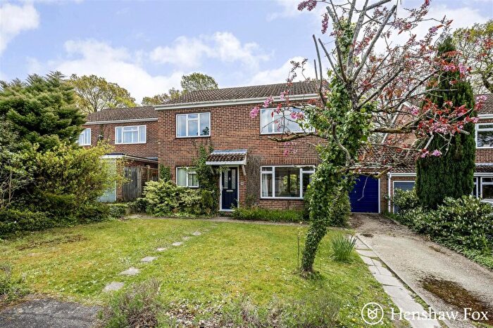 4 Bedroom Link Detached House For Sale In Elmdale Grove, East Wellow, Hampshire, SO51