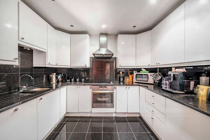 3 Bedroom Flat To Rent In Princes Gate, Knightsbridge, London, SW7