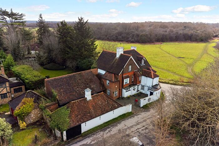 6 Bedroom Detached House For Sale In Moorlands Drive, Pinkneys Green, SL6