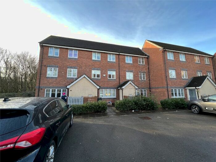 3 Bedroom Town House To Rent In Oberon Grove, Wednesbury, West Midlands, WS10