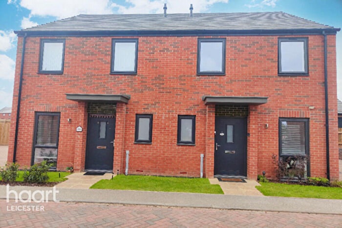 4 Bedroom Semi Detached House For Sale In Paragon Road, Leicester, LE4