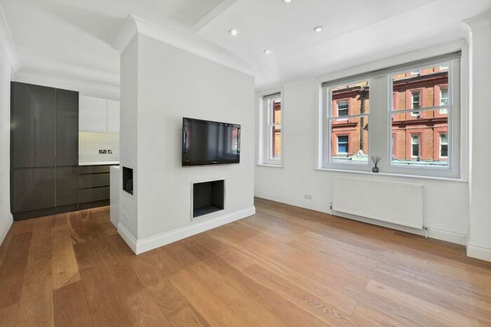 2 Bedroom Flat To Rent In Wendover Court, Chiltern Street, London, W1U