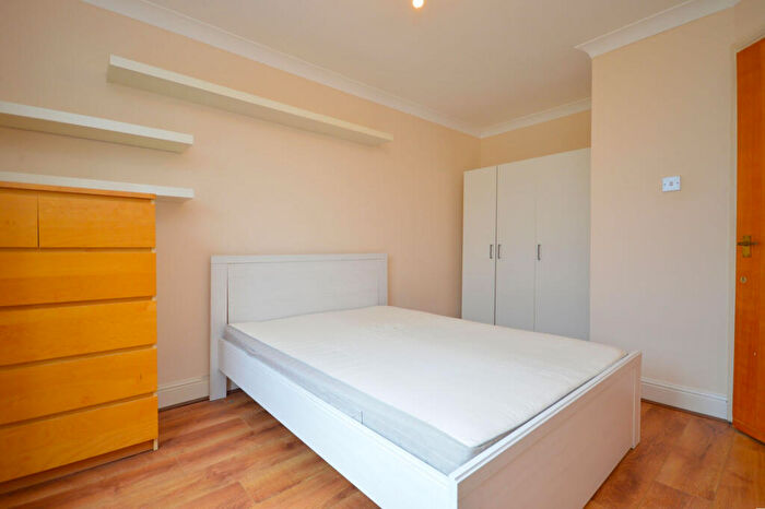 2 Bedroom Flat To Rent In Peninsula Court, Tower Hamlets, E14