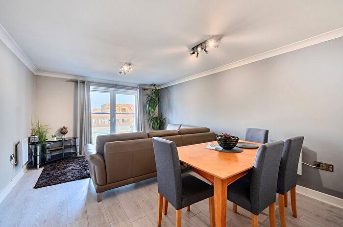 1 Bedroom Flat For Sale In Cleeve Way, Sutton, SM1
