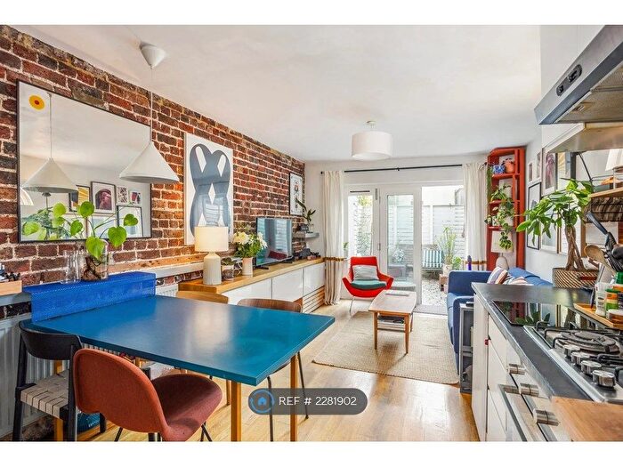 2 Bedroom Semi-Detached House To Rent In The Coach House, London, N4